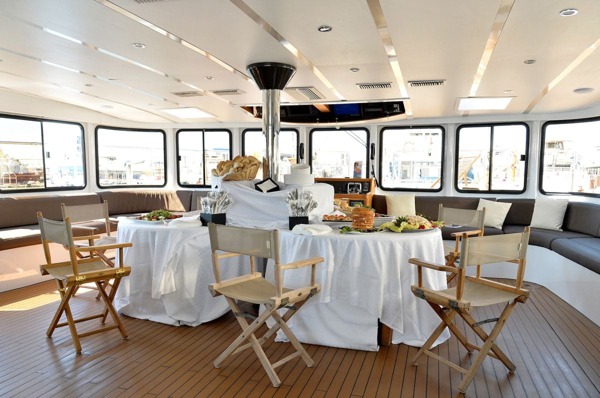 Salle de réception du catamaran Rivage Croisière